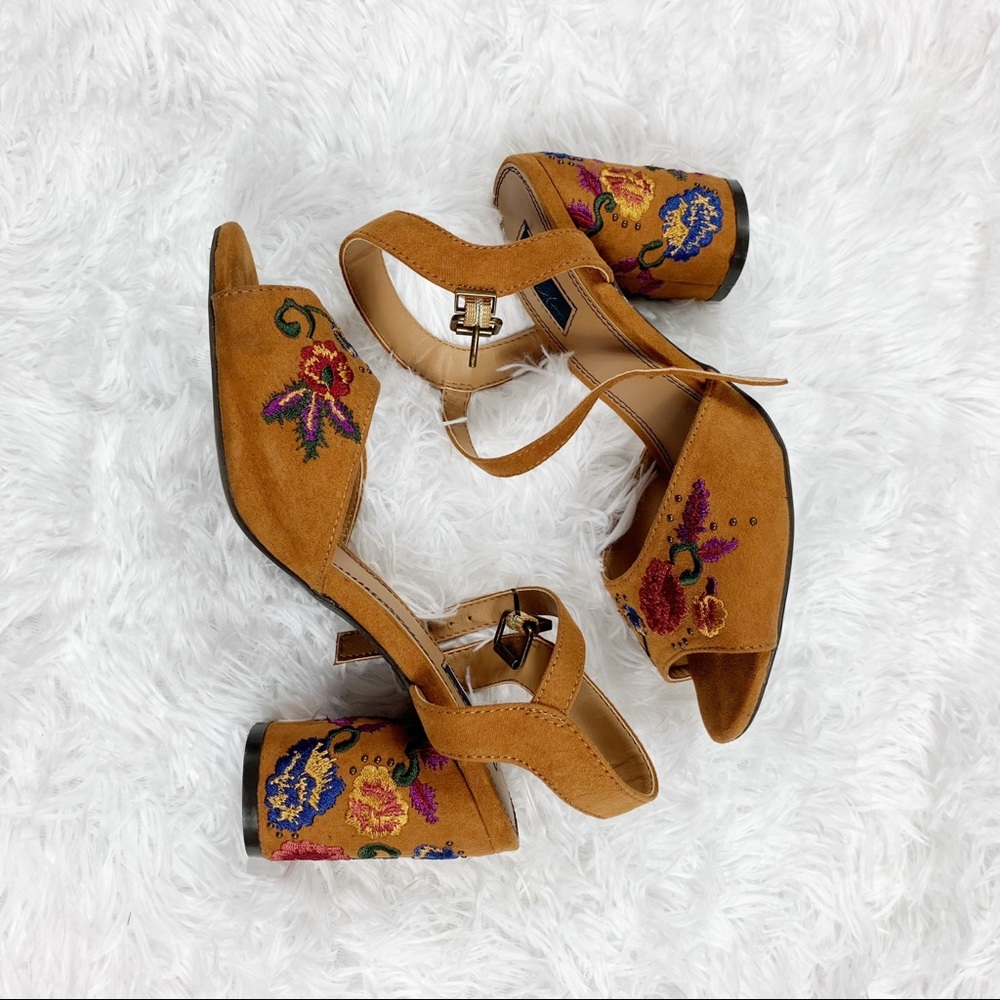 MARI A Boho Embroidered Strap Shoes